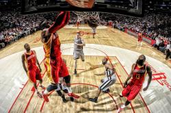 开云体育下载-东决关键战之夜，乔治个人能力完全展现，一己之力改写系列赛走向