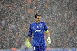 开云体育中国-爵士对阵太阳，恩比德用实力证明自己，MVP之争再添新章