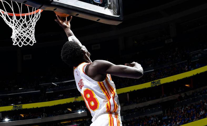 老鹰队主教练赞扬队员拼搏精神 老鹰队主教练赞扬队员拼搏精神