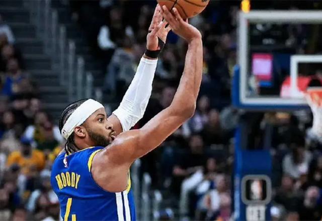 关于意大利男篮轻取尼克斯，布克三分雨点燃全场的信息