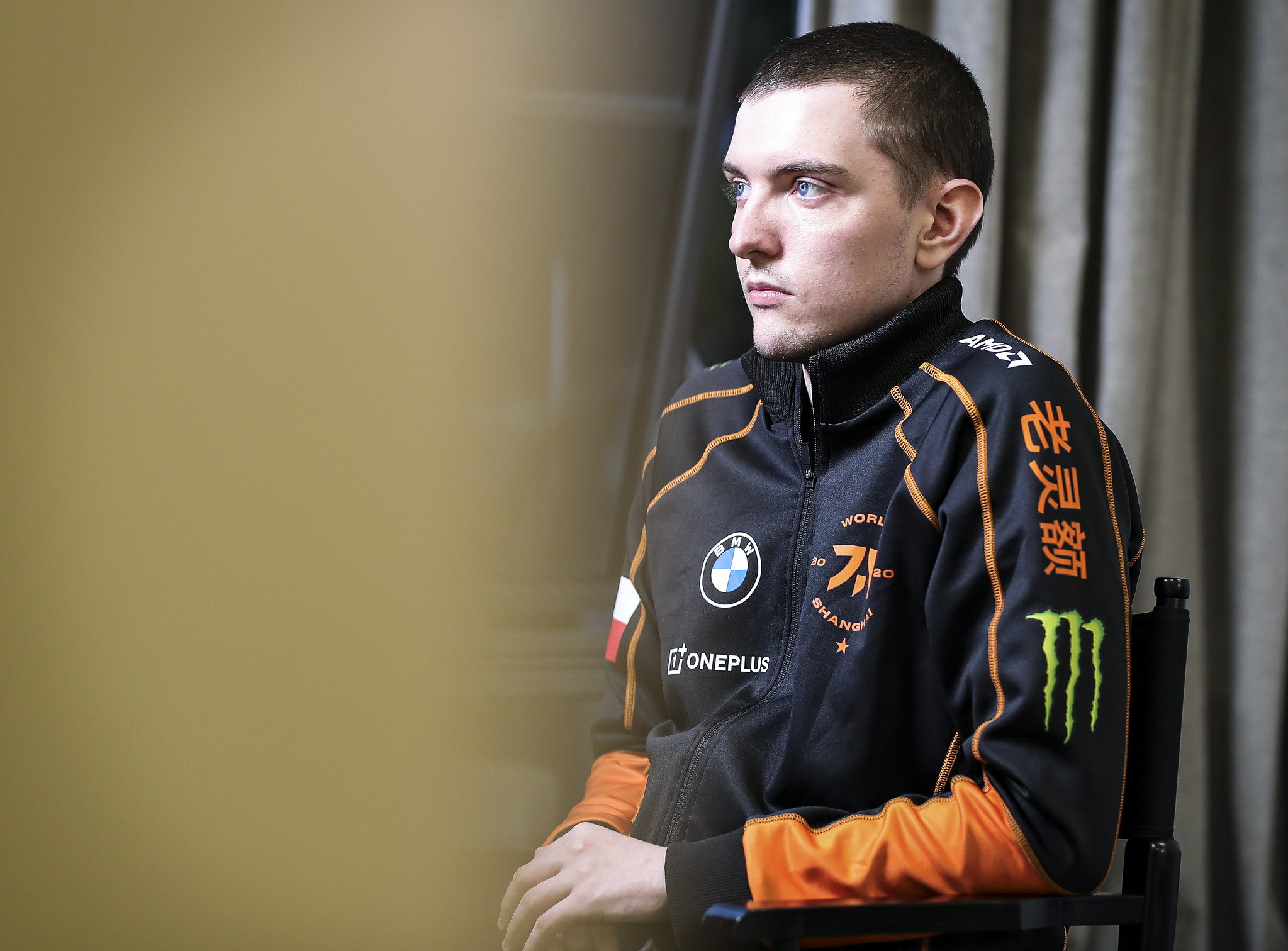 德国中场处理转会风波后态度引发讨论