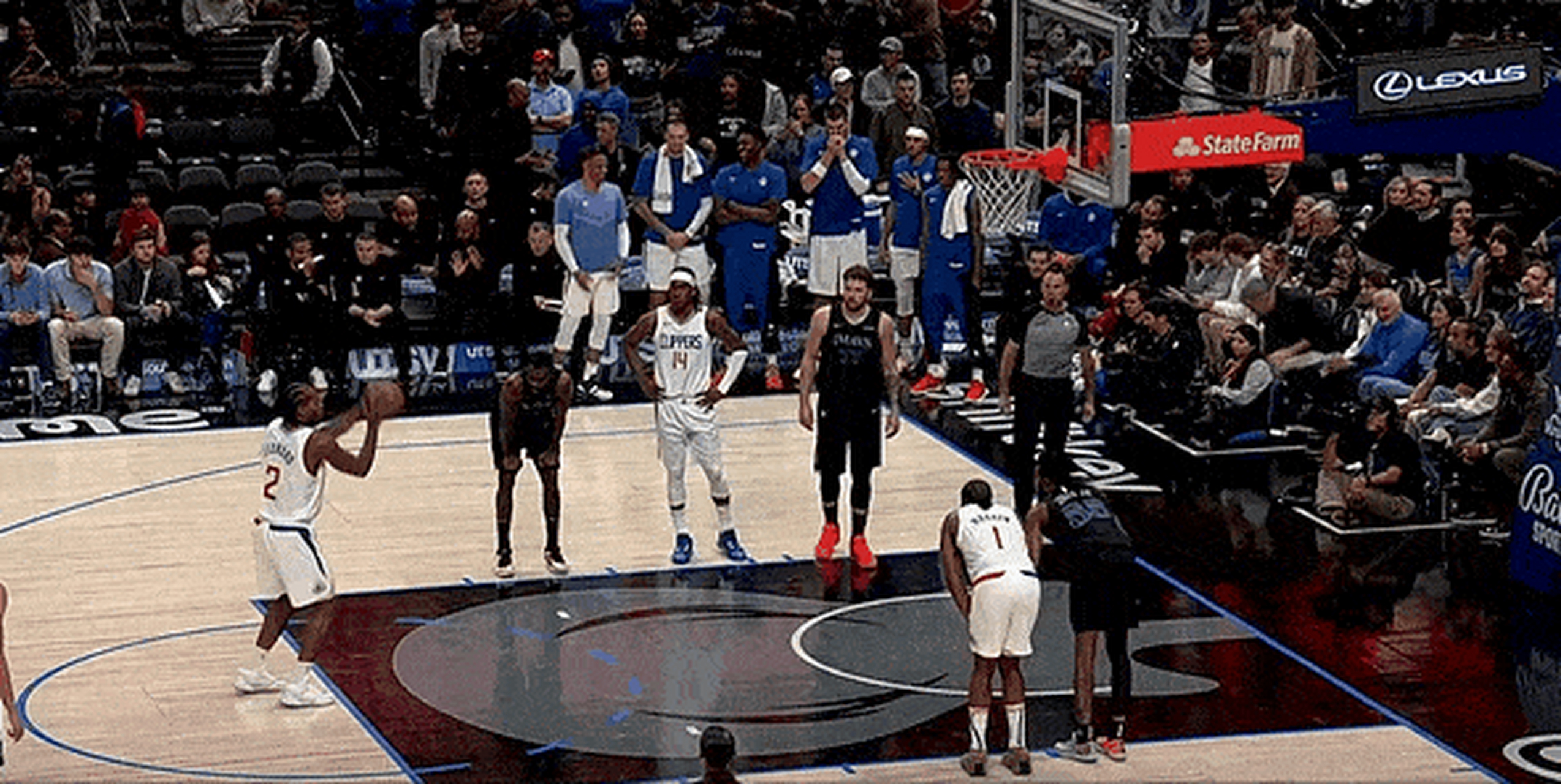 独行侠险胜快船，东部半决赛竞争激烈