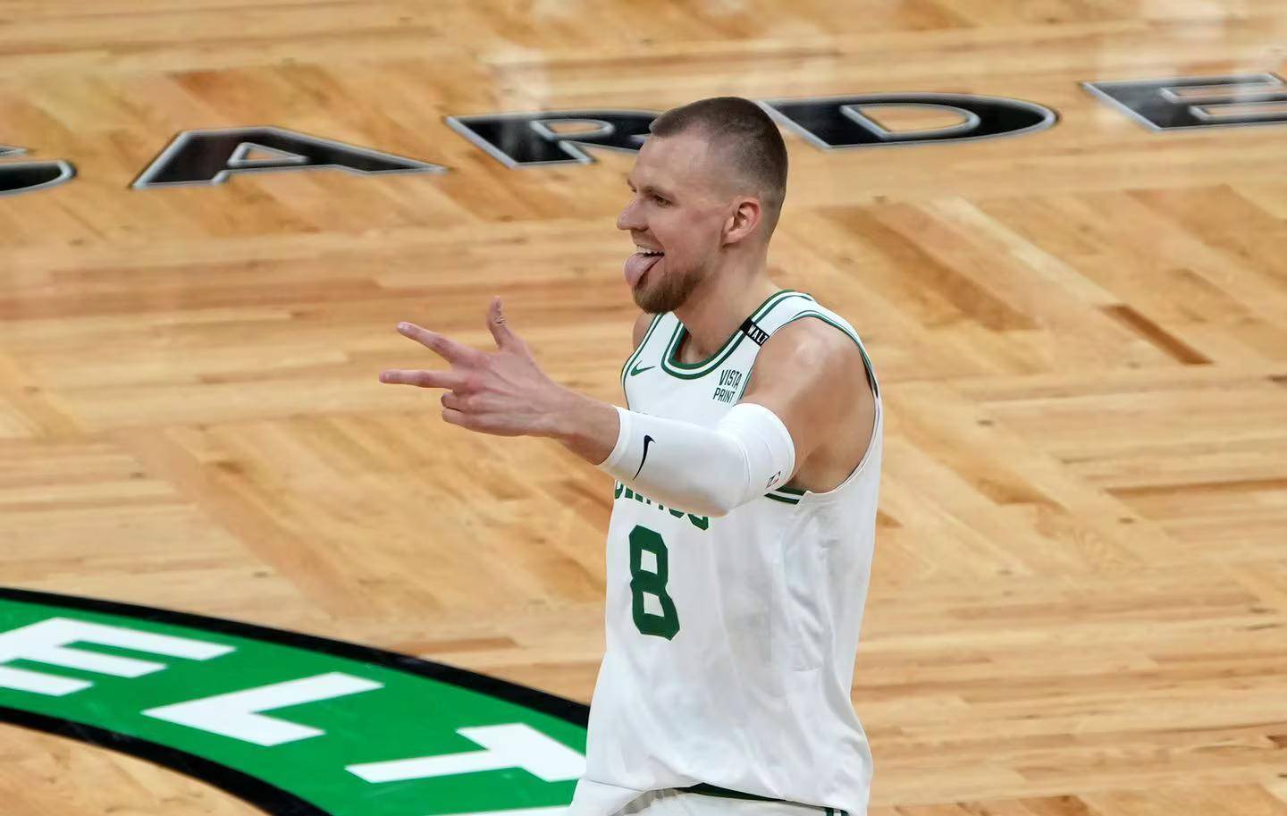 独行侠完美复仇,波尔津吉斯砍下绝杀 独行侠完美复仇,波尔津吉斯砍下绝杀