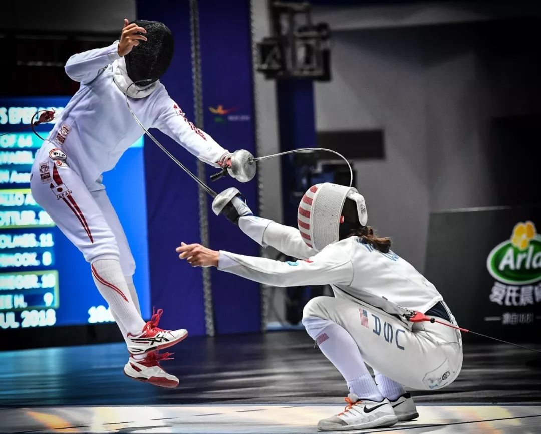 丹麦选手赢得击剑比赛桂冠，实力惊人