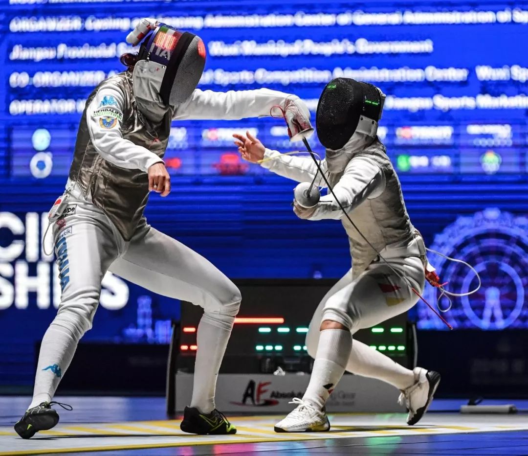 丹麦选手赢得击剑比赛桂冠，实力惊人