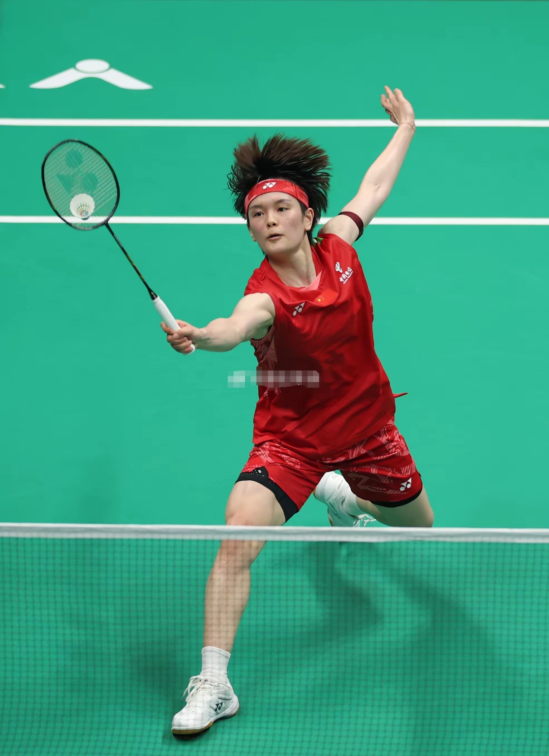 羽毛球选手冷静应战夺得混双金牌