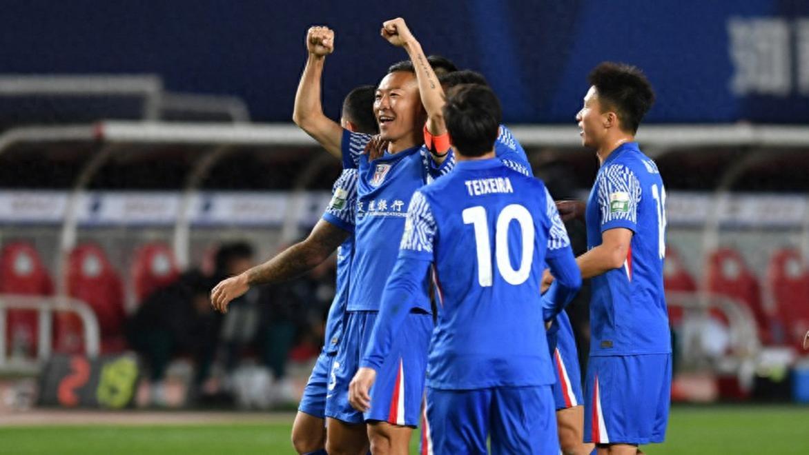 申花队强势排名前列，全队备战下一场比赛