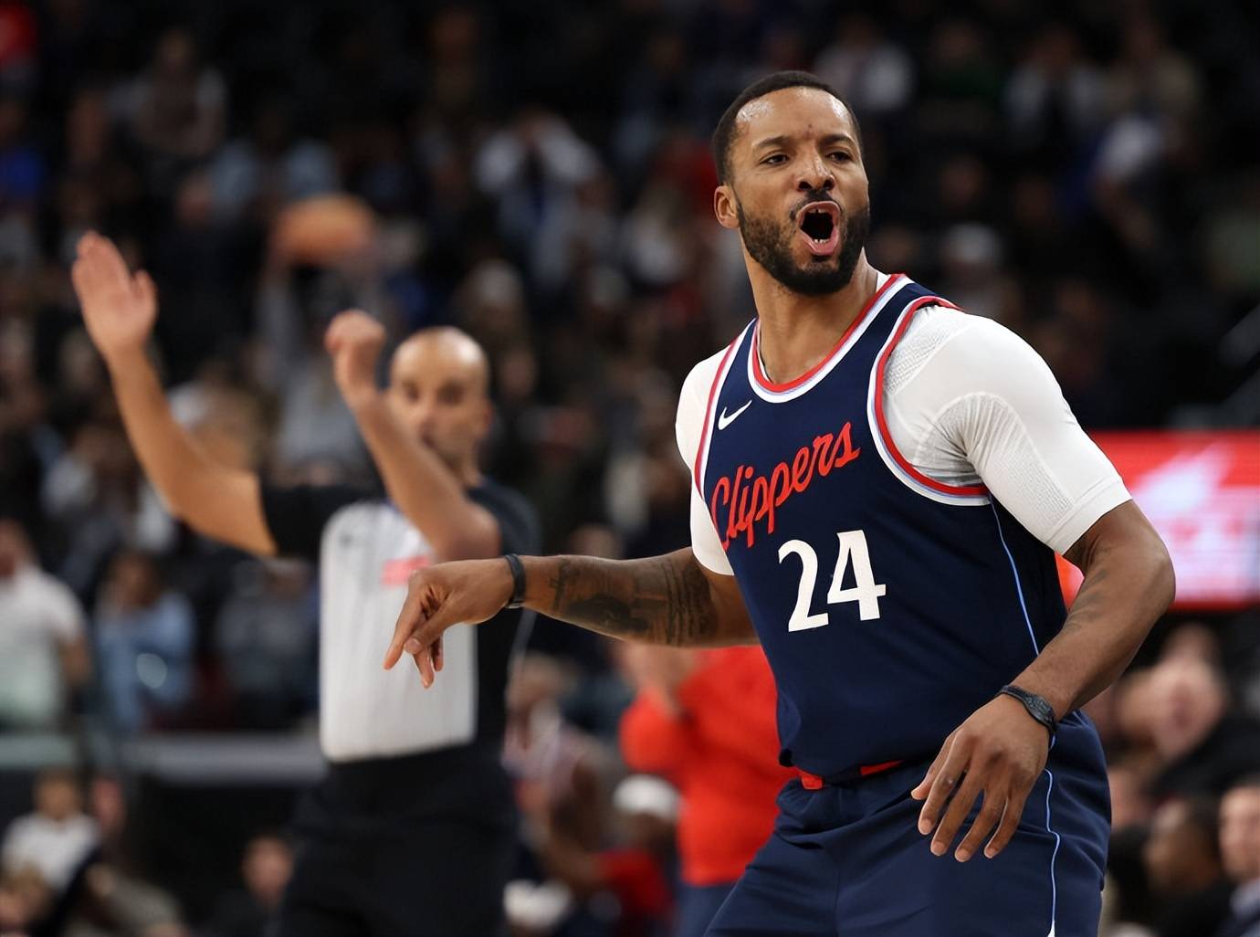 包含爵士队积极备战，球员们团结一心向前冲的词条