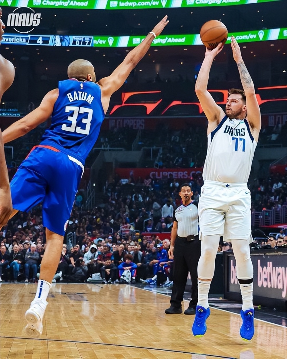 关于上海队碾压勇士，拉文惊艳四座的信息