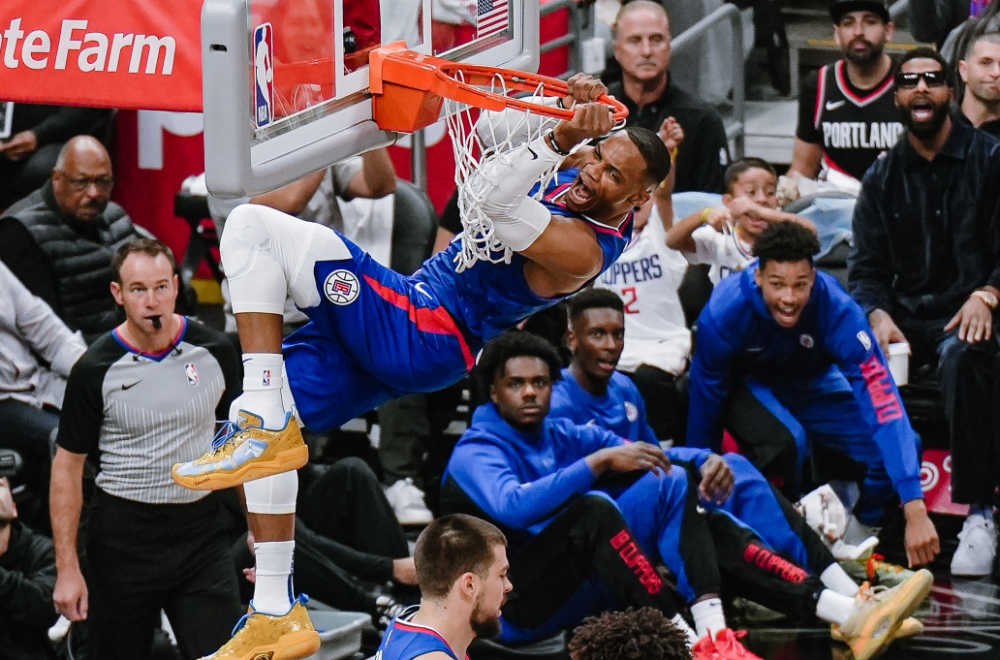 包含西班牙男篮绝地反击快船，艾顿爆发神勇的词条