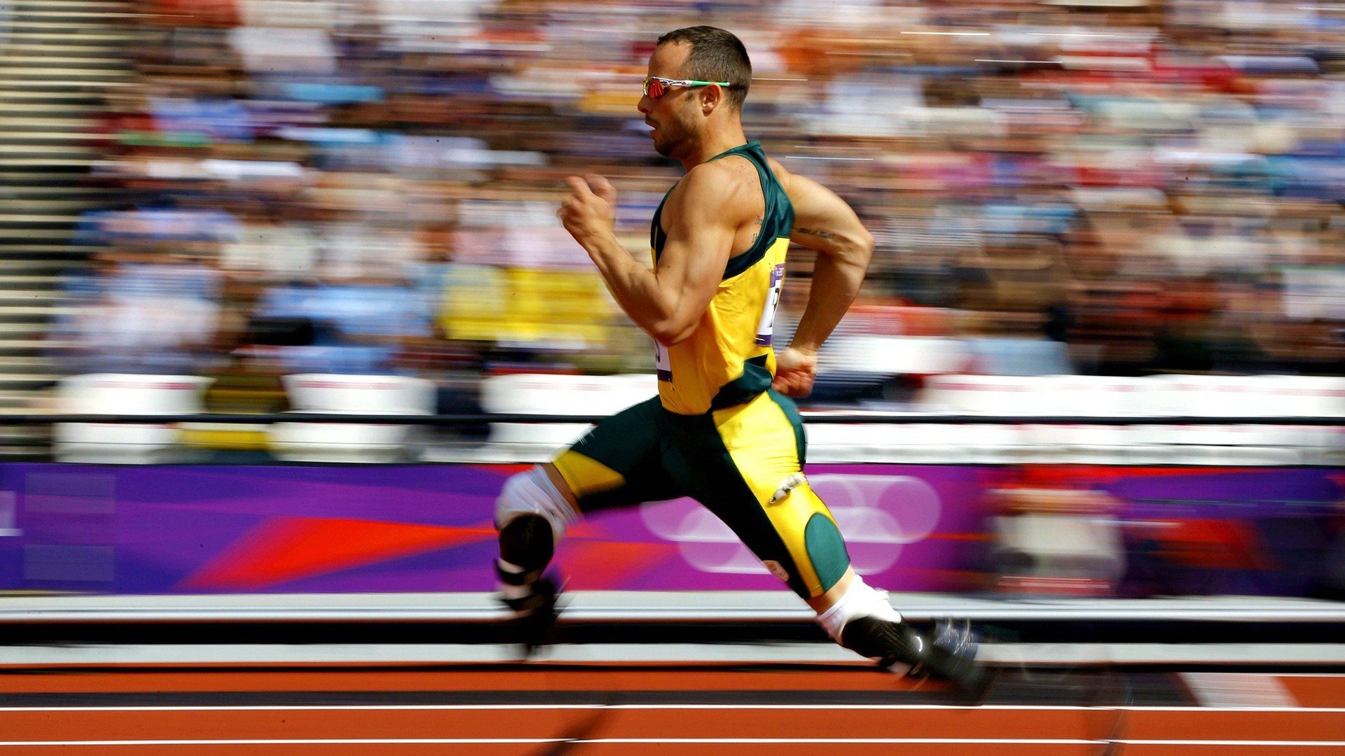 赛道之外的传奇，哥伦比亚加时绝杀几内亚，一场改写F1年度争冠格局的焦点战