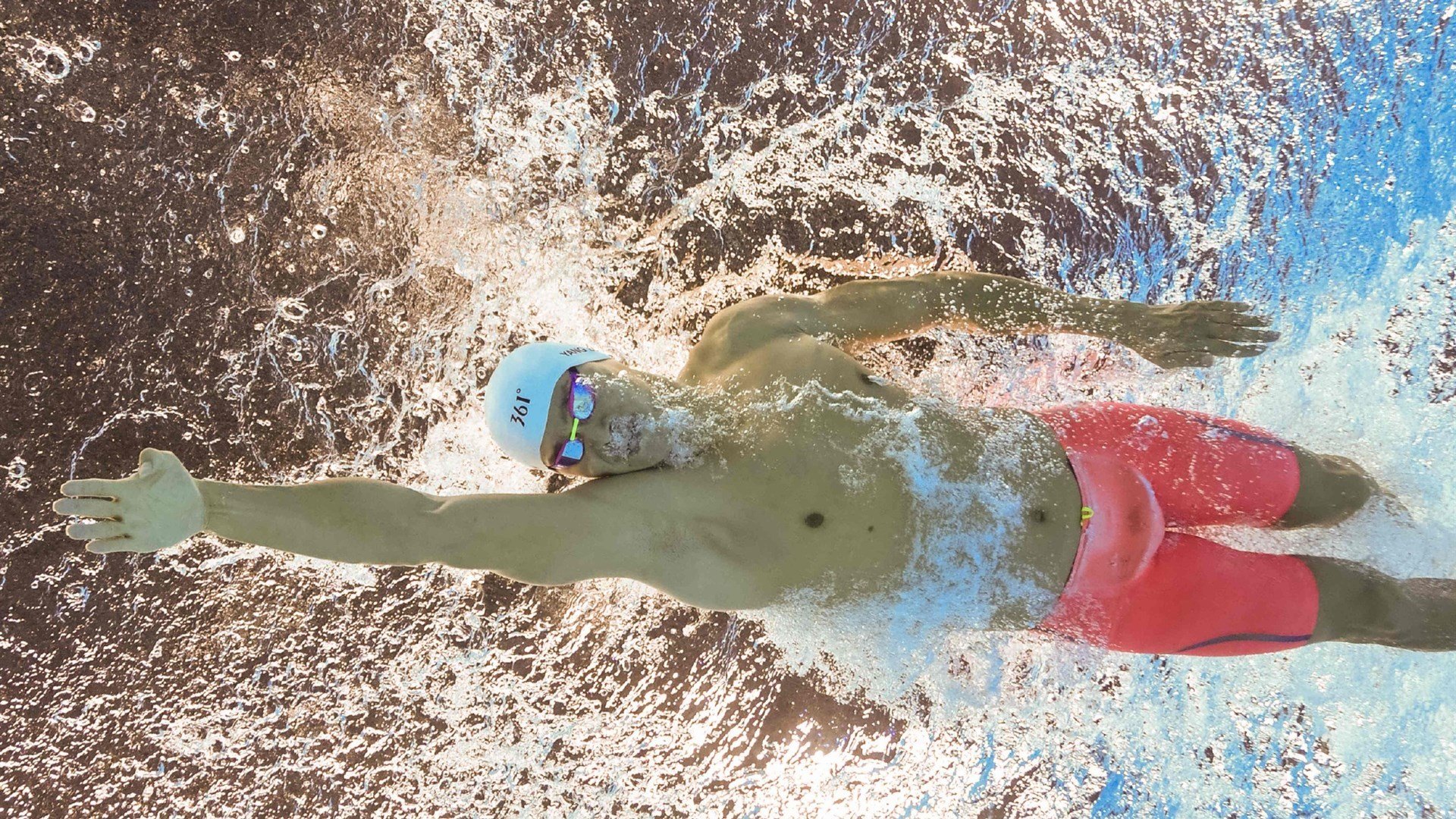 赛道之外的传奇，哥伦比亚加时绝杀几内亚，一场改写F1年度争冠格局的焦点战