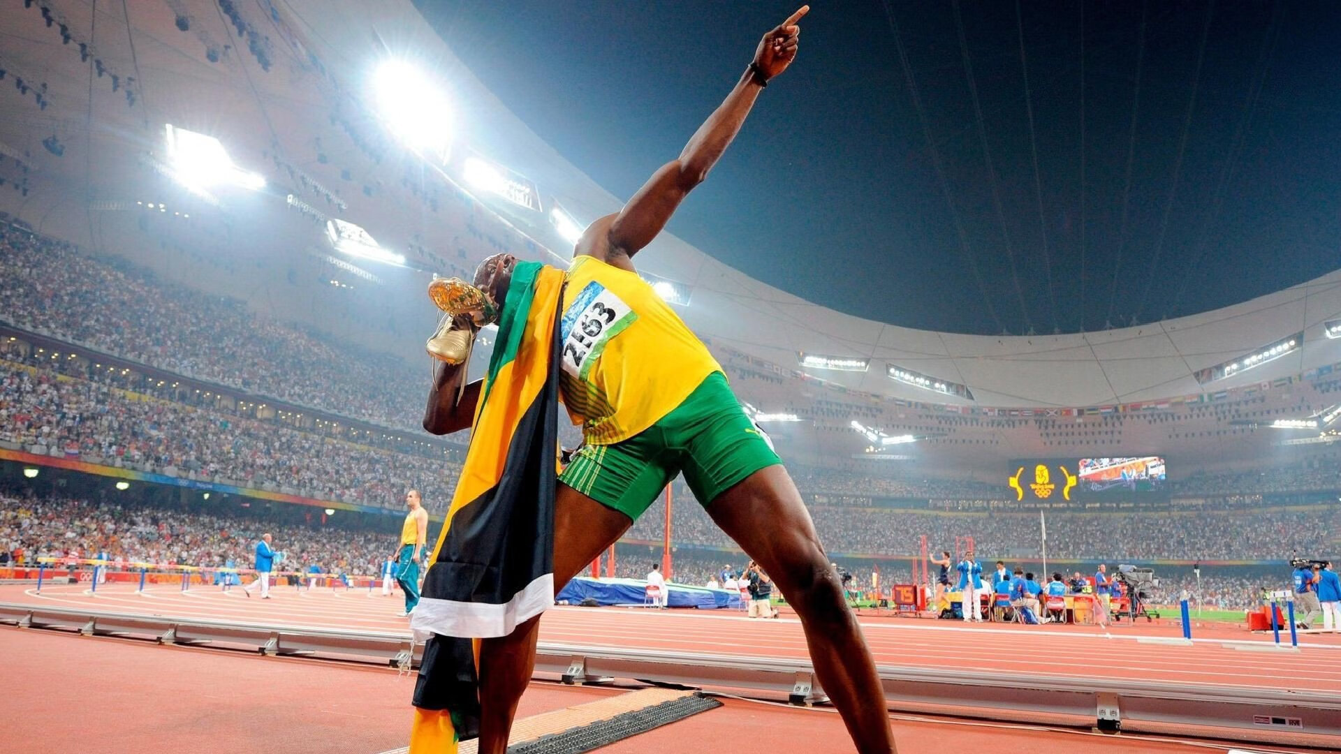 哈登点燃赛场，雄鹿逆转辽宁队，一场跨越篮球文化的传奇之战