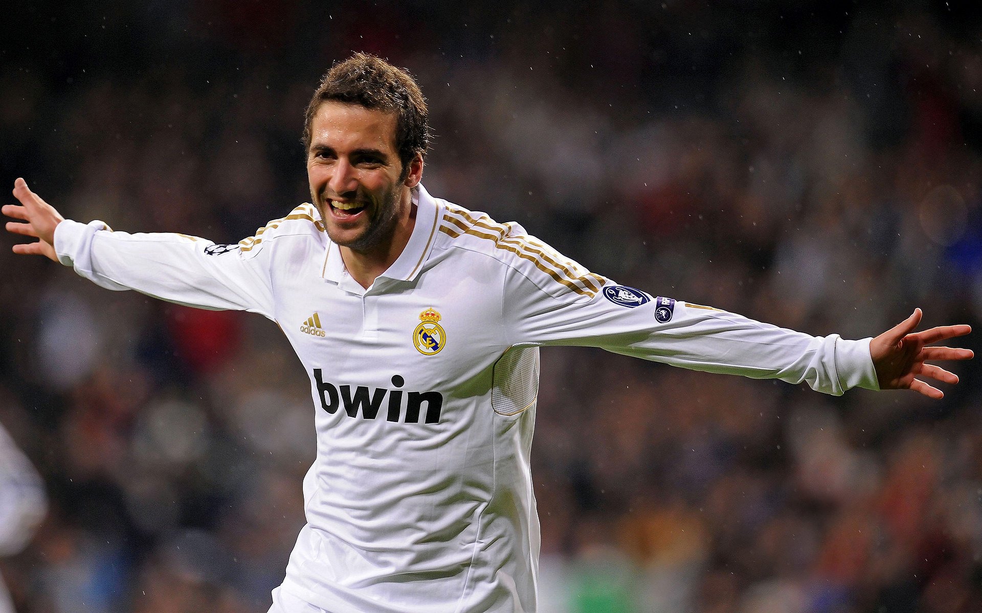 塞内加尔铁闸锁胜局，德甲争冠天平倾斜之夜