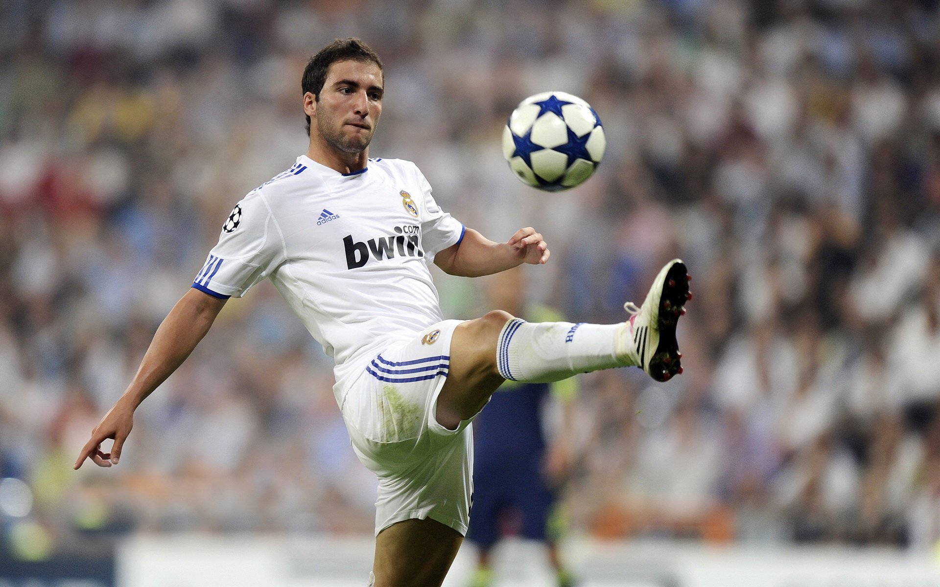 跨界称王，当雄鹿擒牛，小贾伦在F1赛道超车接管比赛