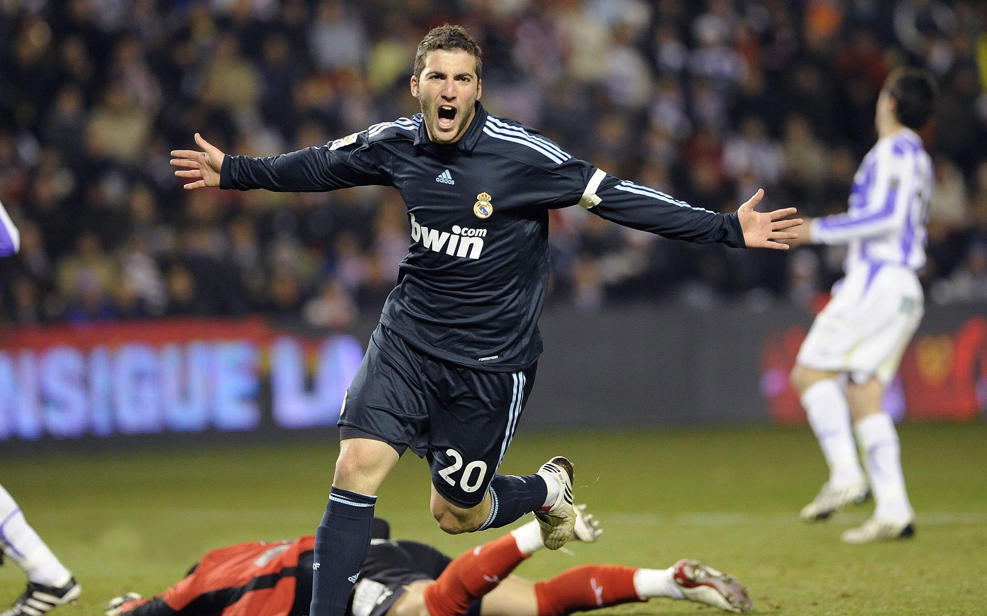 战术博弈下的个体闪光，阿什拉夫爆发破局，切尔西式压制诠释现代足球攻防密码